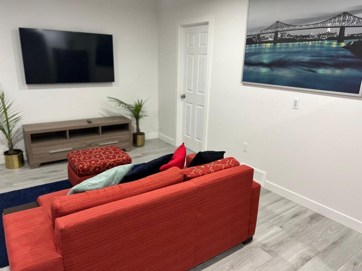 Beautiful 2 Bedroom Home Away From Home YYC المظهر الخارجي الصورة